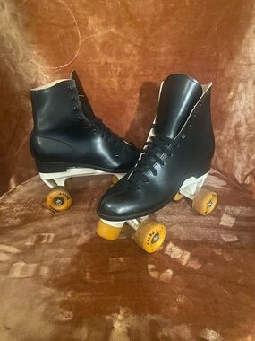 Classic Black Men's Roller Skates
